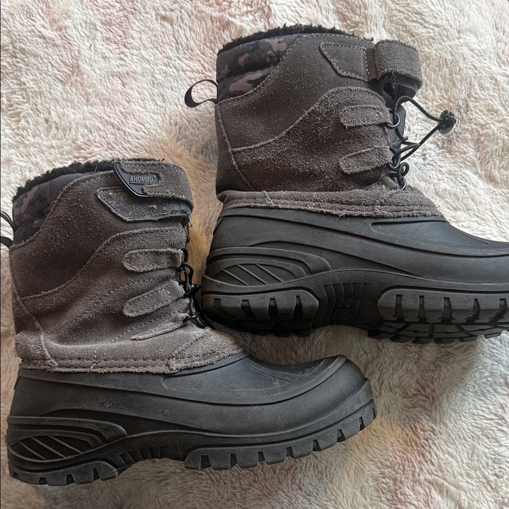 Khombu Kids Black and Gray Snow Boots